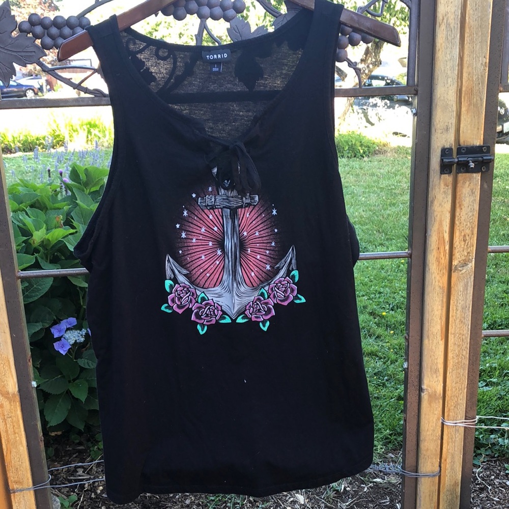 Torrid black graphic design tank with lace up front size 1X